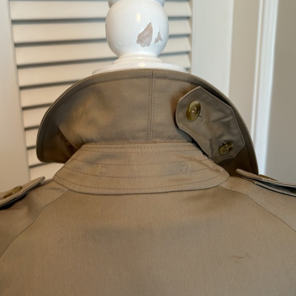 Vintage Burberry full length trench coat with zip out wool lining. Like new. - Picture 4 of 11